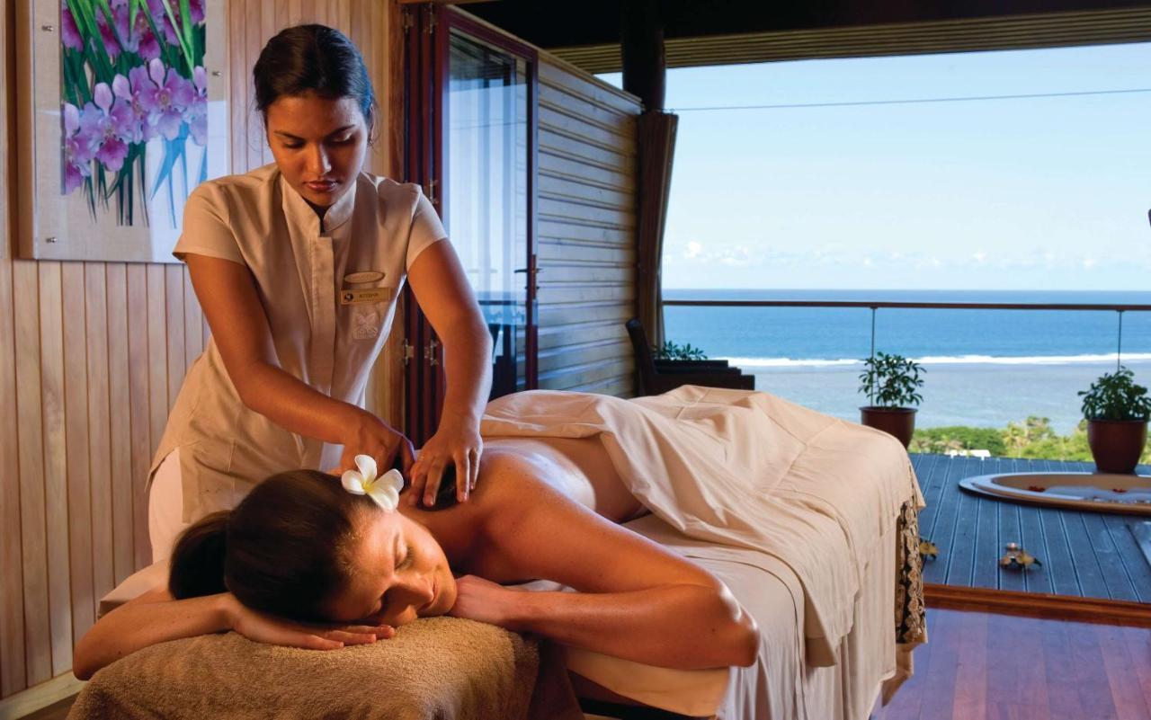 Outrigger Fiji Beach Resort Korotogo Eksteriør billede A spa treatment
