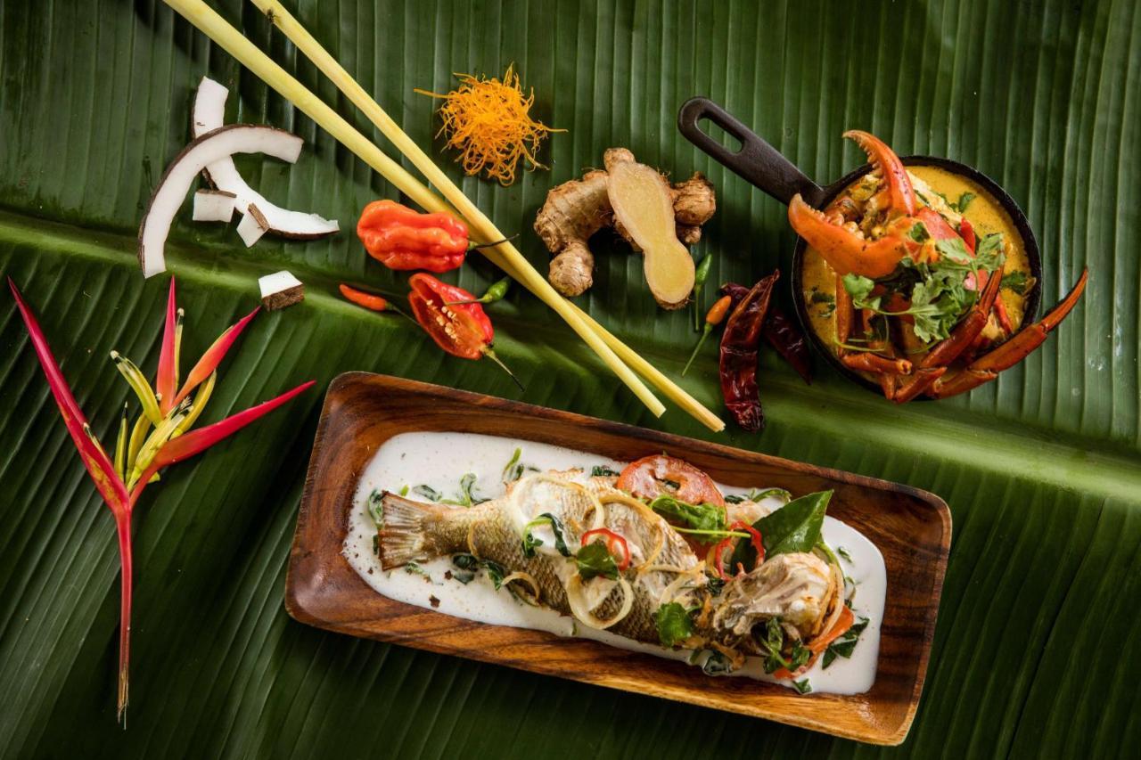 Outrigger Fiji Beach Resort Korotogo Eksteriør billede Thai food