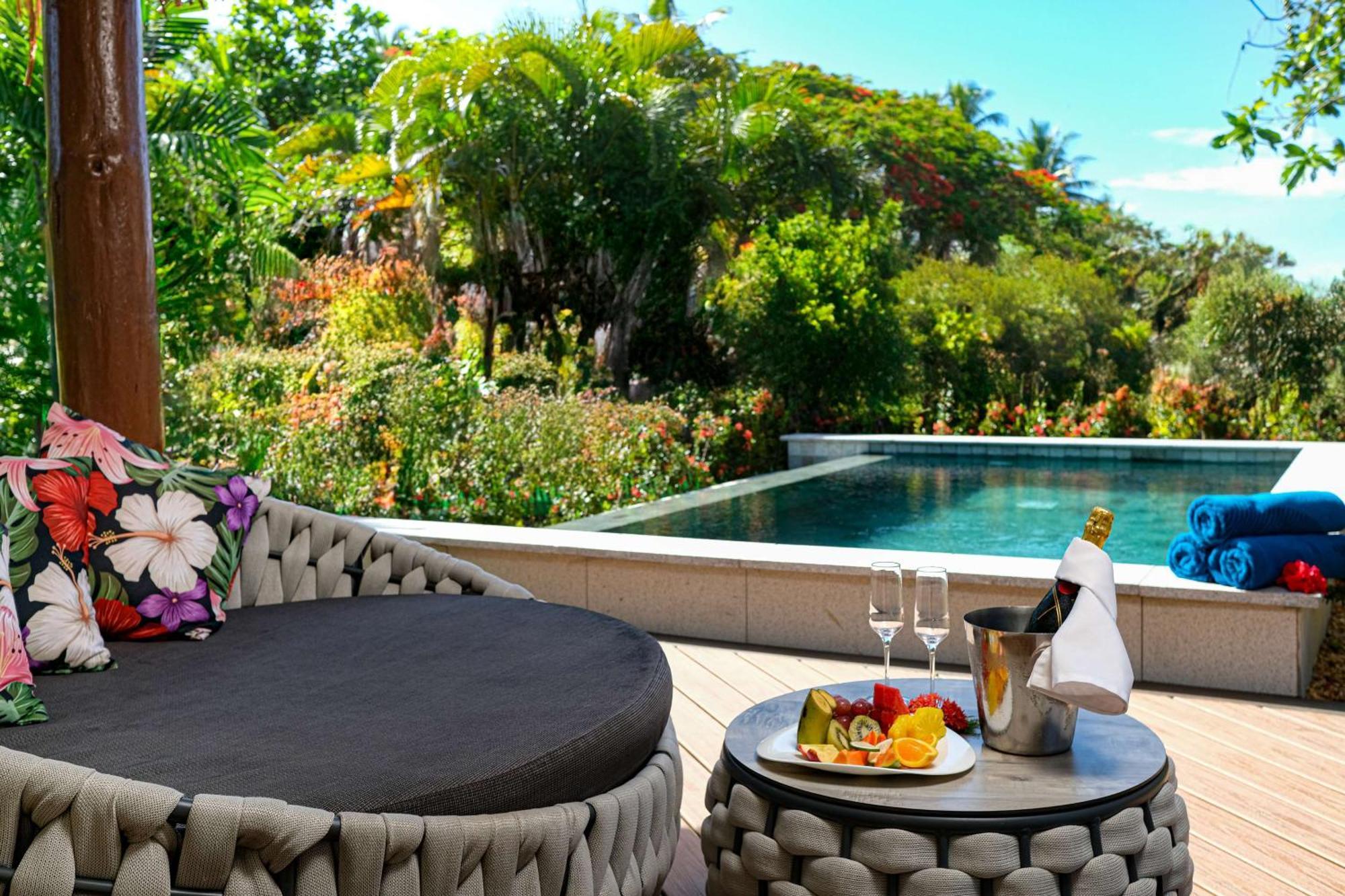Outrigger Fiji Beach Resort Korotogo Eksteriør billede