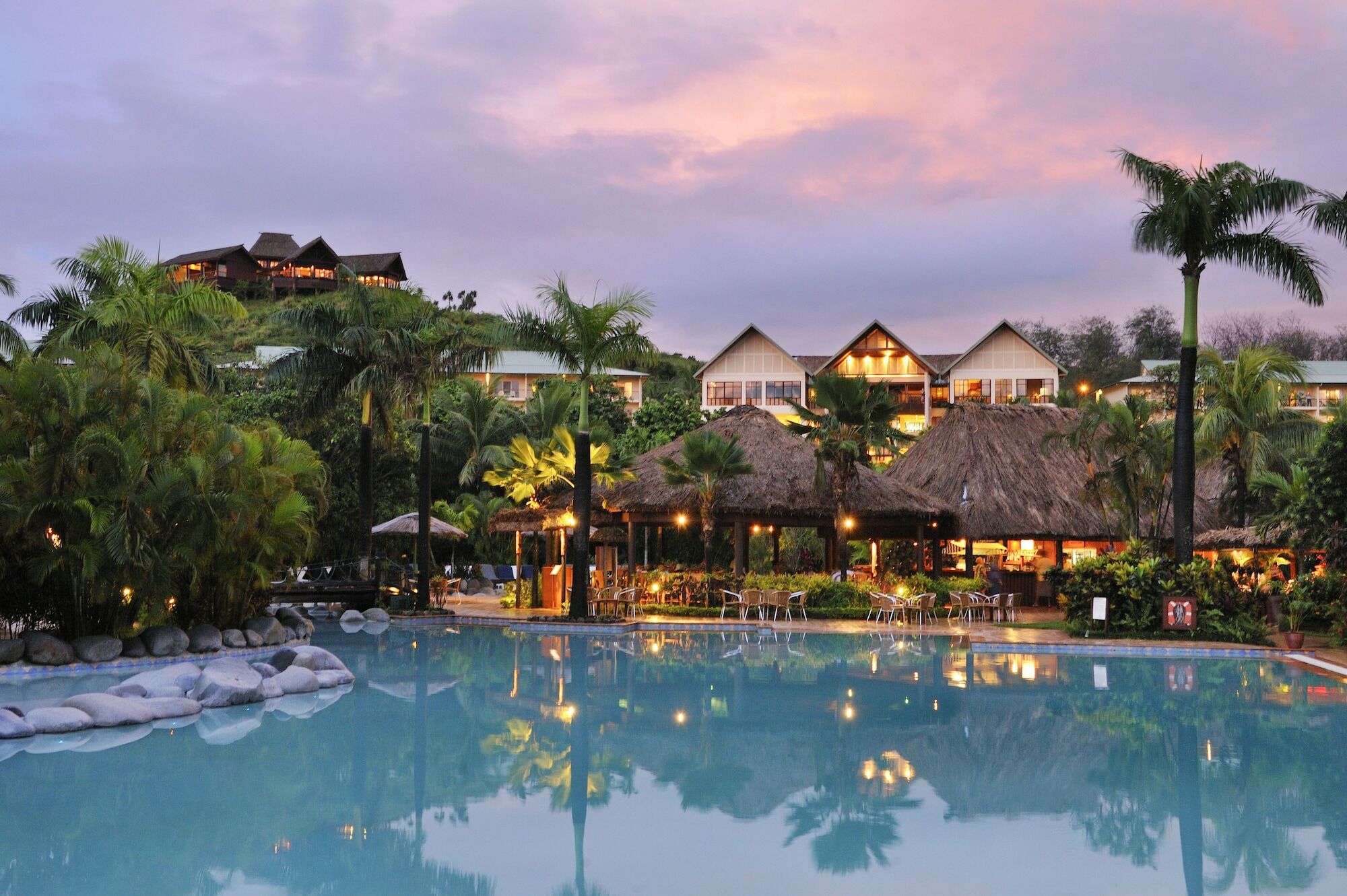 Outrigger Fiji Beach Resort Korotogo Faciliteter billede The pool at the resort